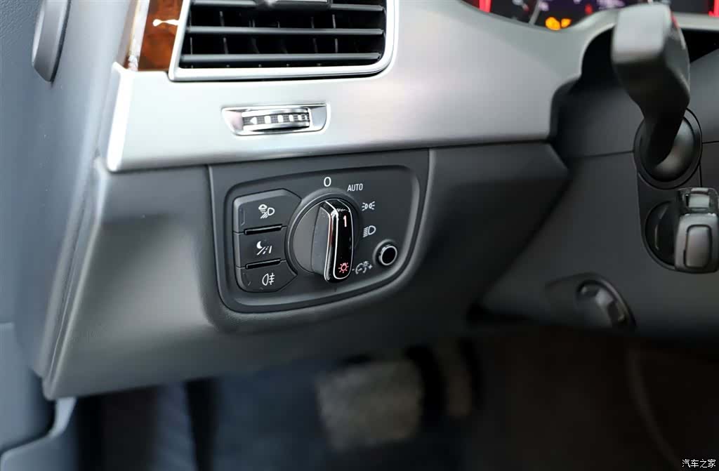 Audi A8L, 2012 24