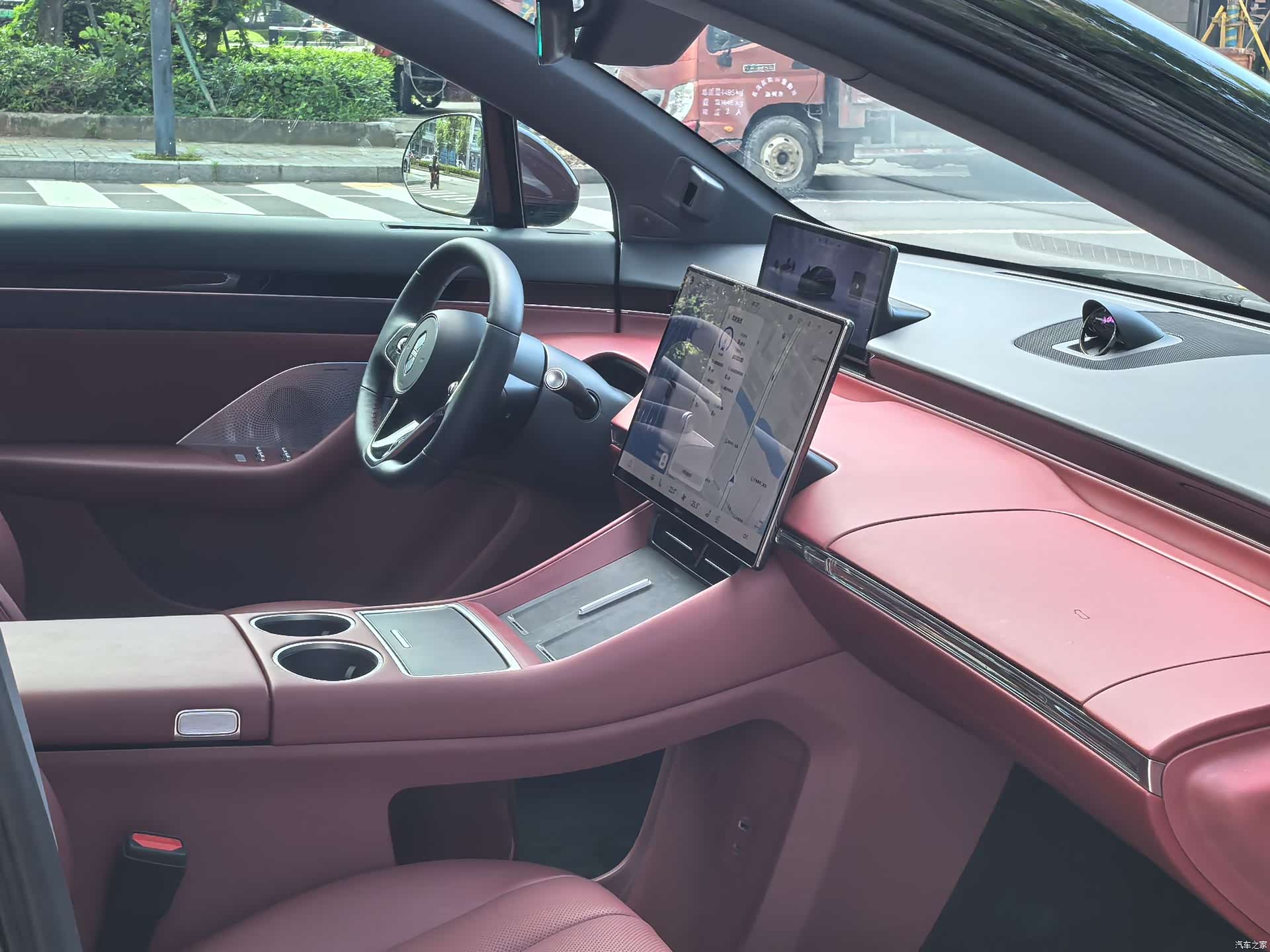 Luxeed R7, 2025 8