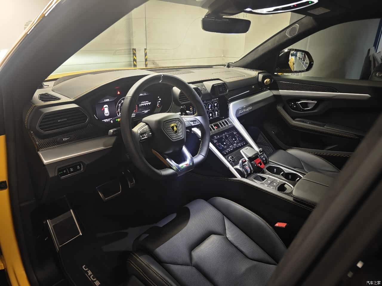 Lamborghini Urus, 2022 все фото