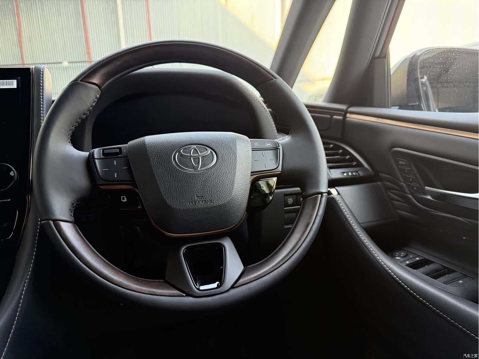 Toyota Alphard, 1900 7