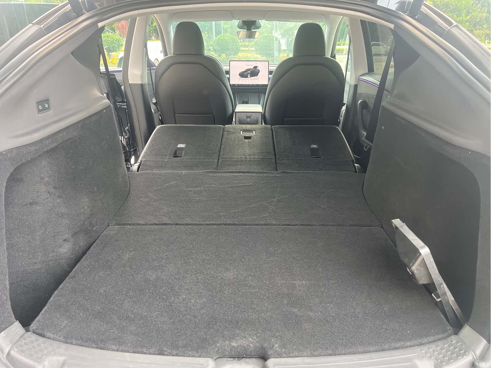 Tesla Model Y, 2025 10