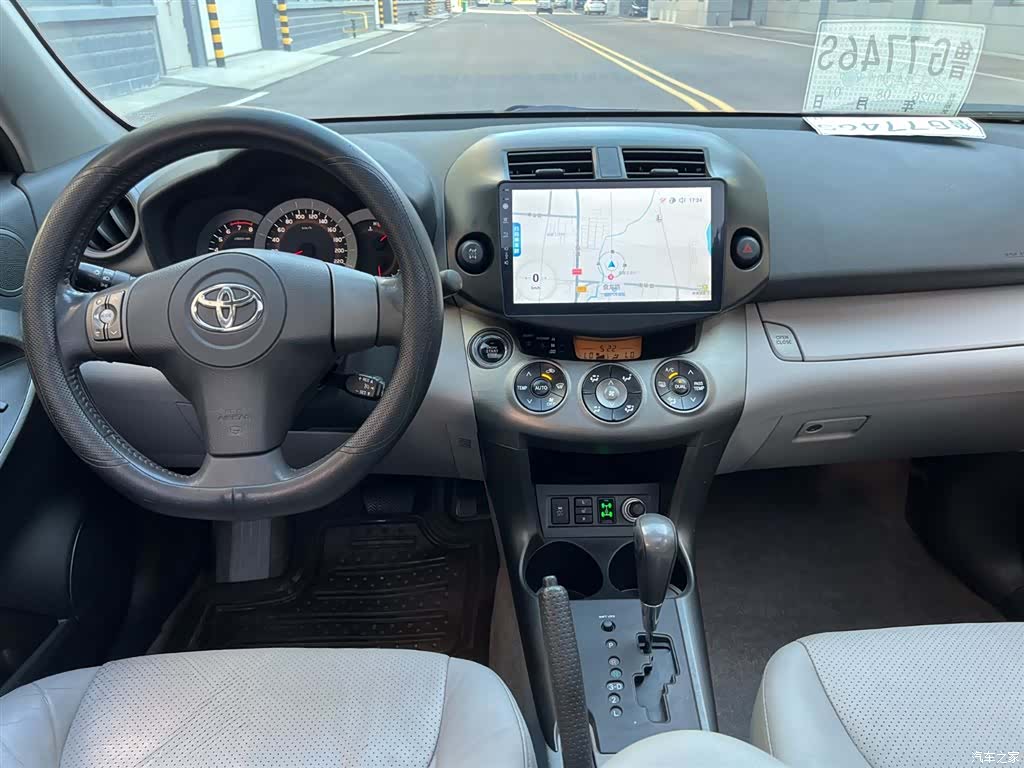 Toyota RAV4, 2011 8