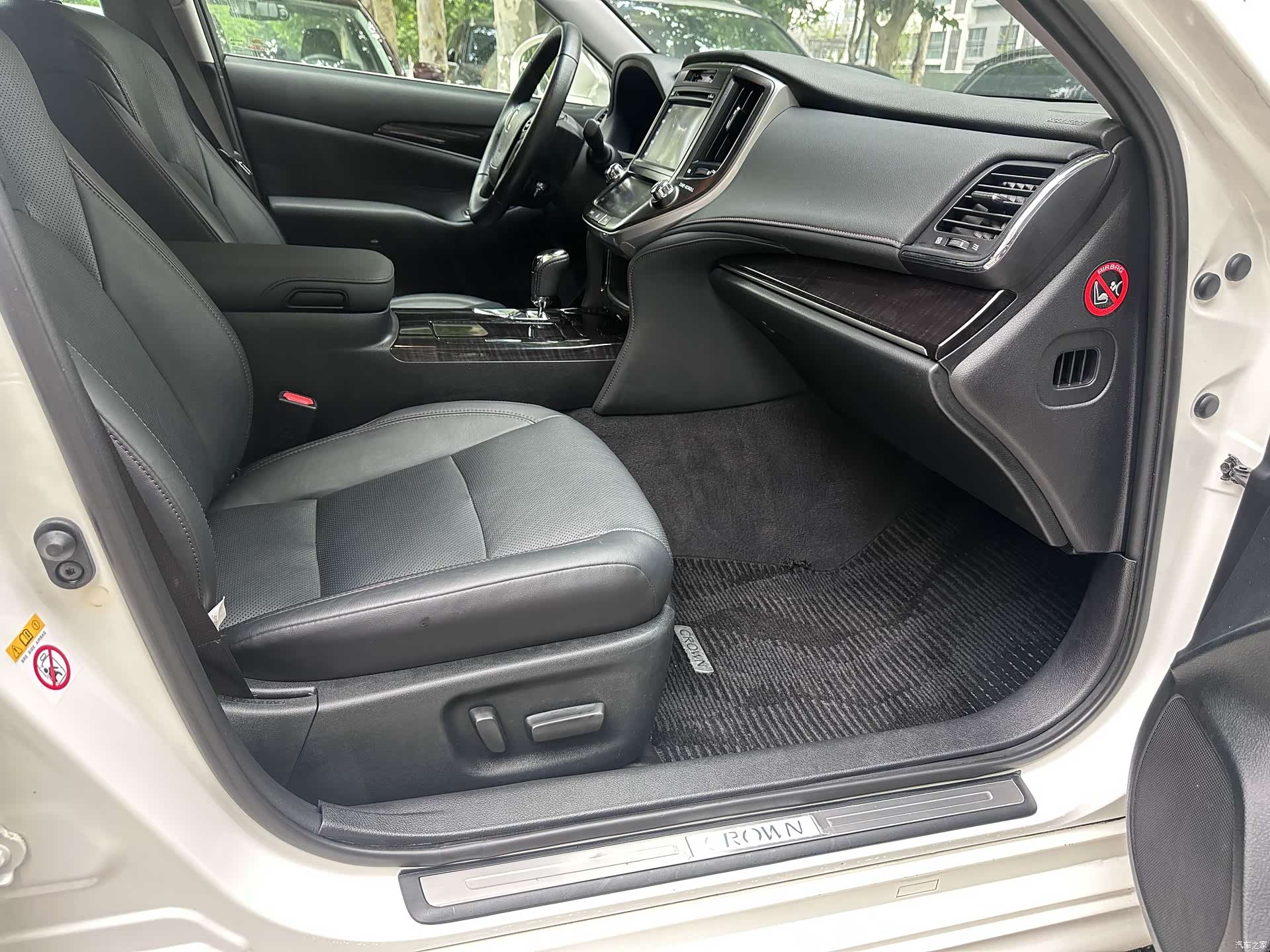 Toyota Crown, 2016 8