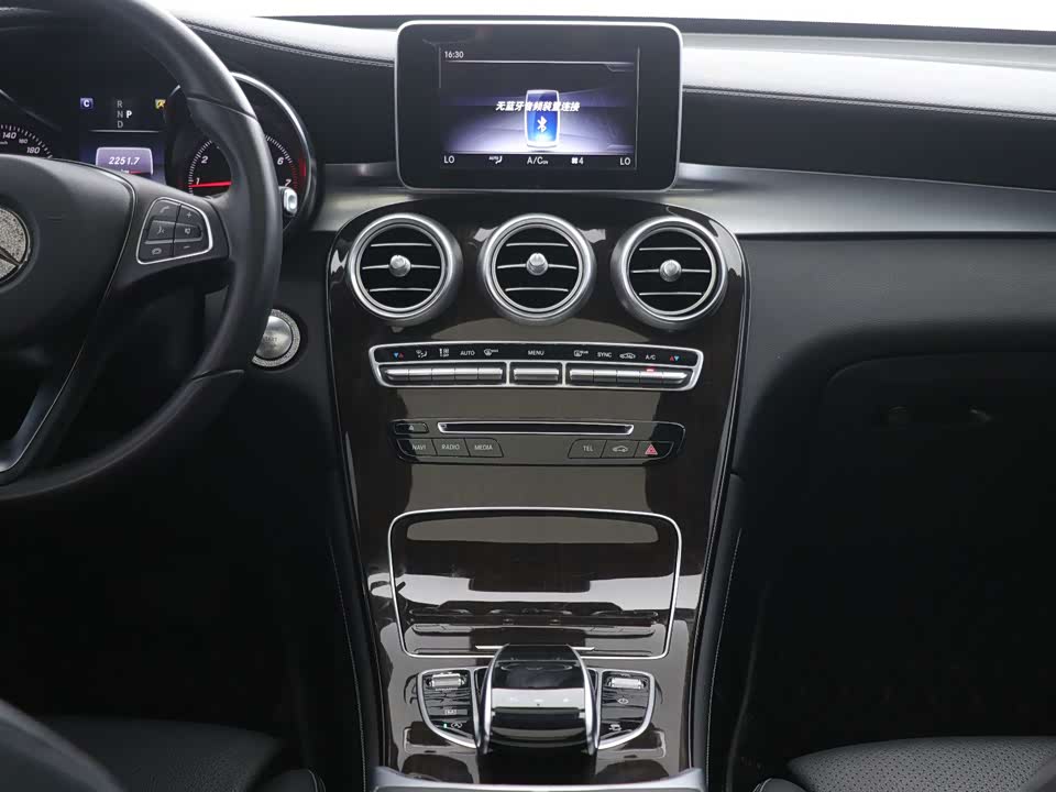 Mercedes-Benz GLC Mercedes-Benz GLC