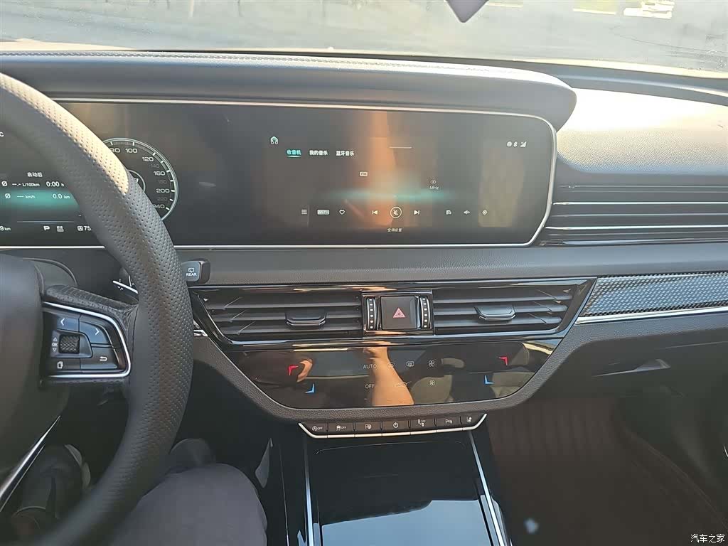 Hongqi HS5, 2020 11