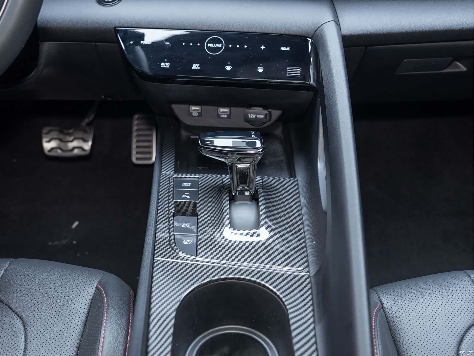 Hyundai Elantra, 2023 все фото