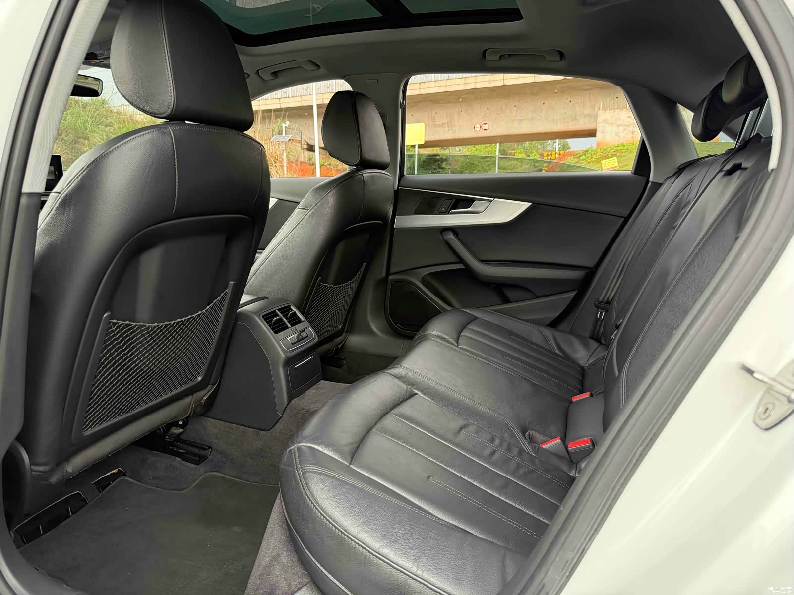 Audi A4L, 2019 все фото