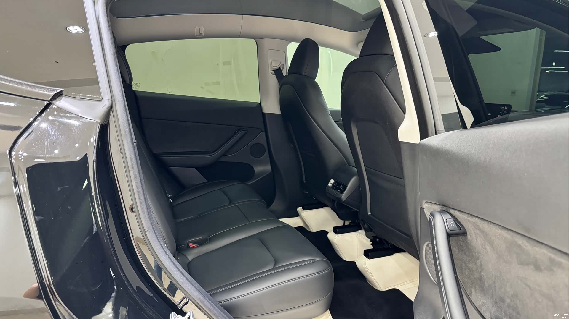 Tesla Model Y, 2023 11