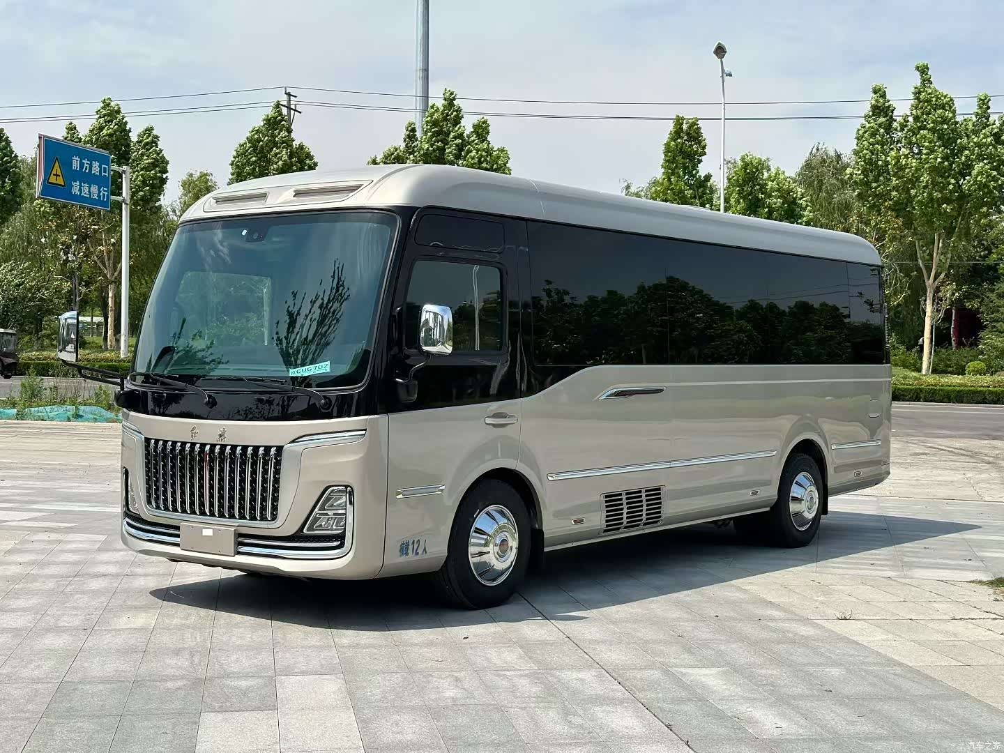 Hongqi 12