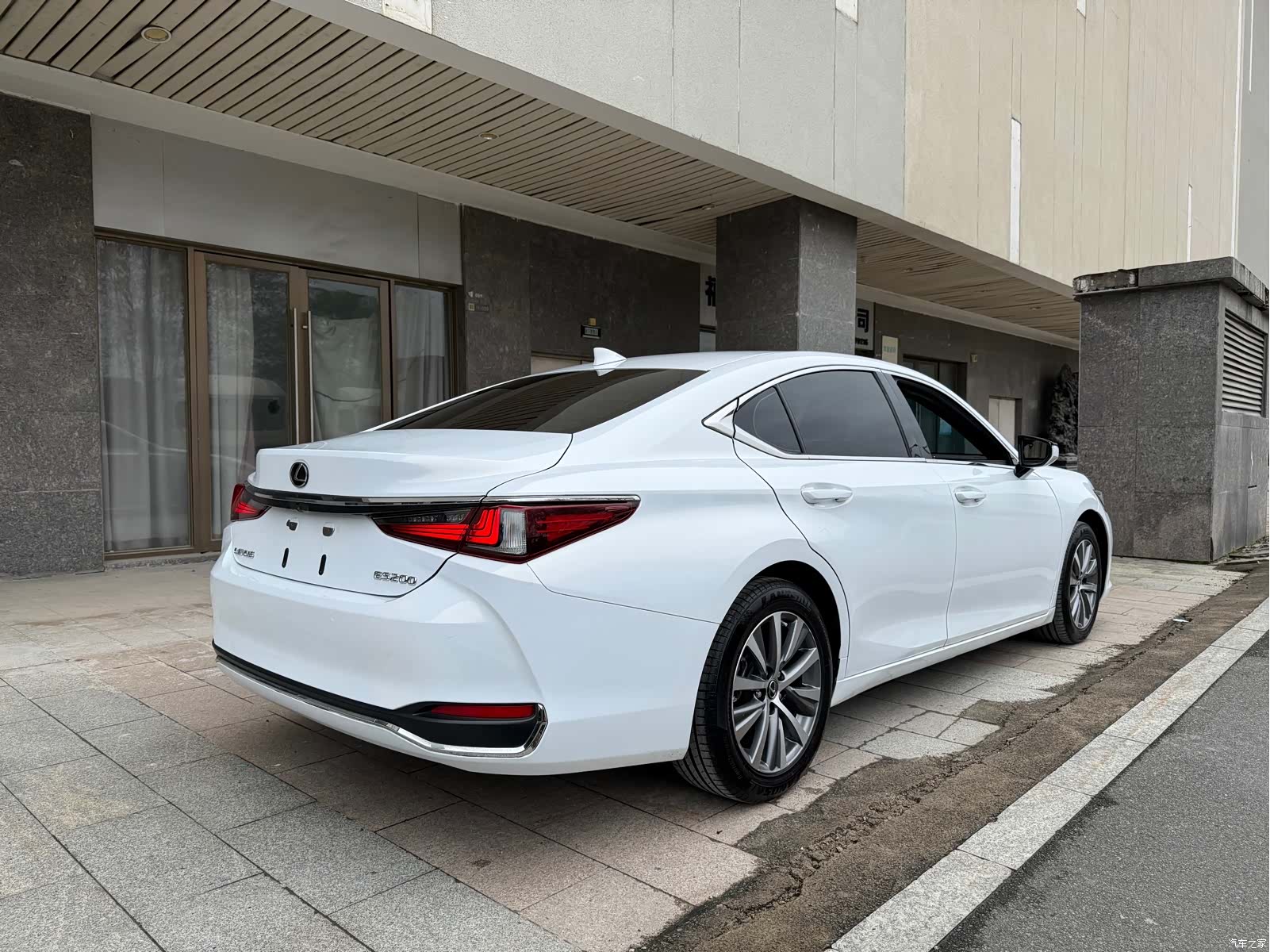 Lexus ES, 2019 8