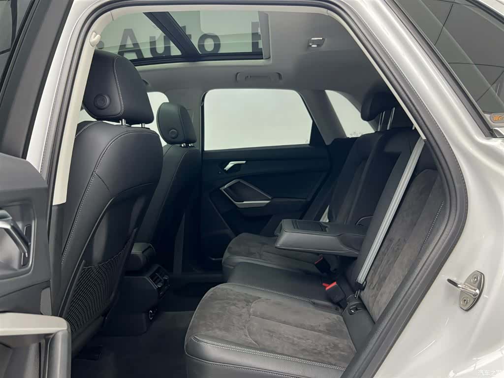 Audi Q3, 2022 11
