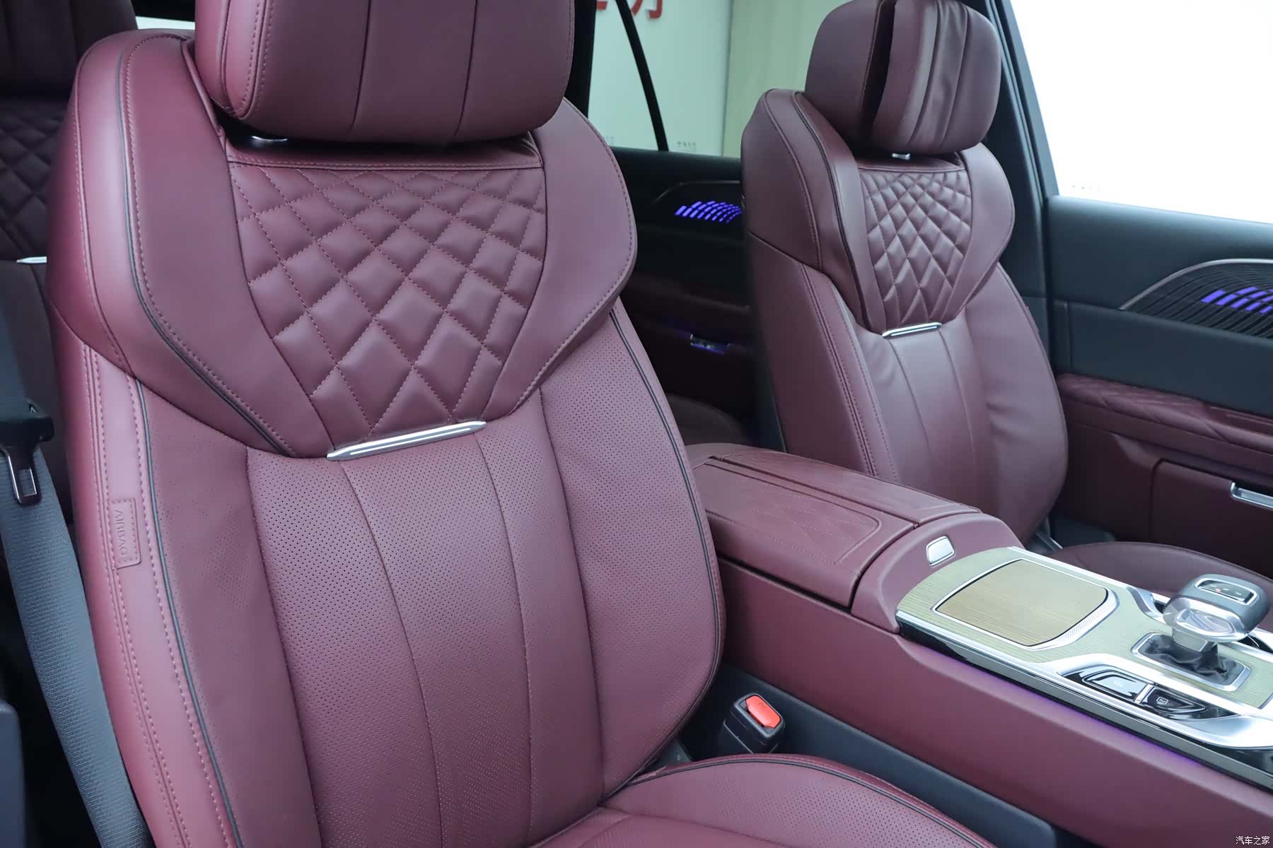 Hongqi E-HS9, 2023 10
