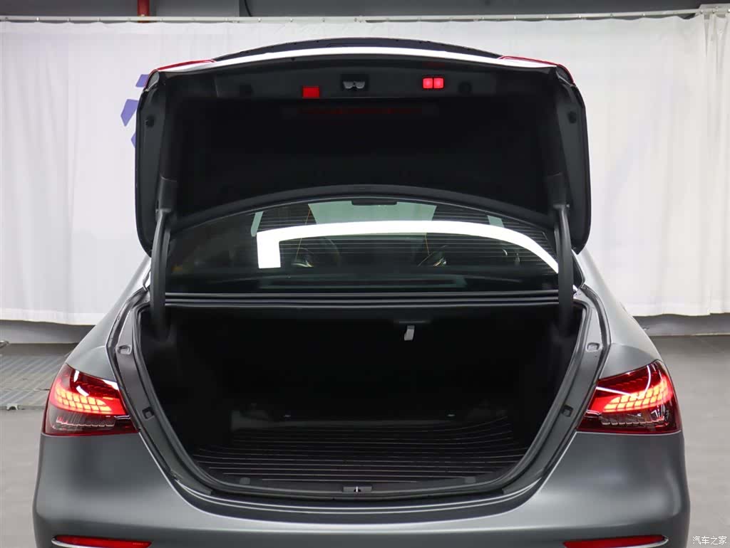 Mercedes-Benz E-Class, 2021 28