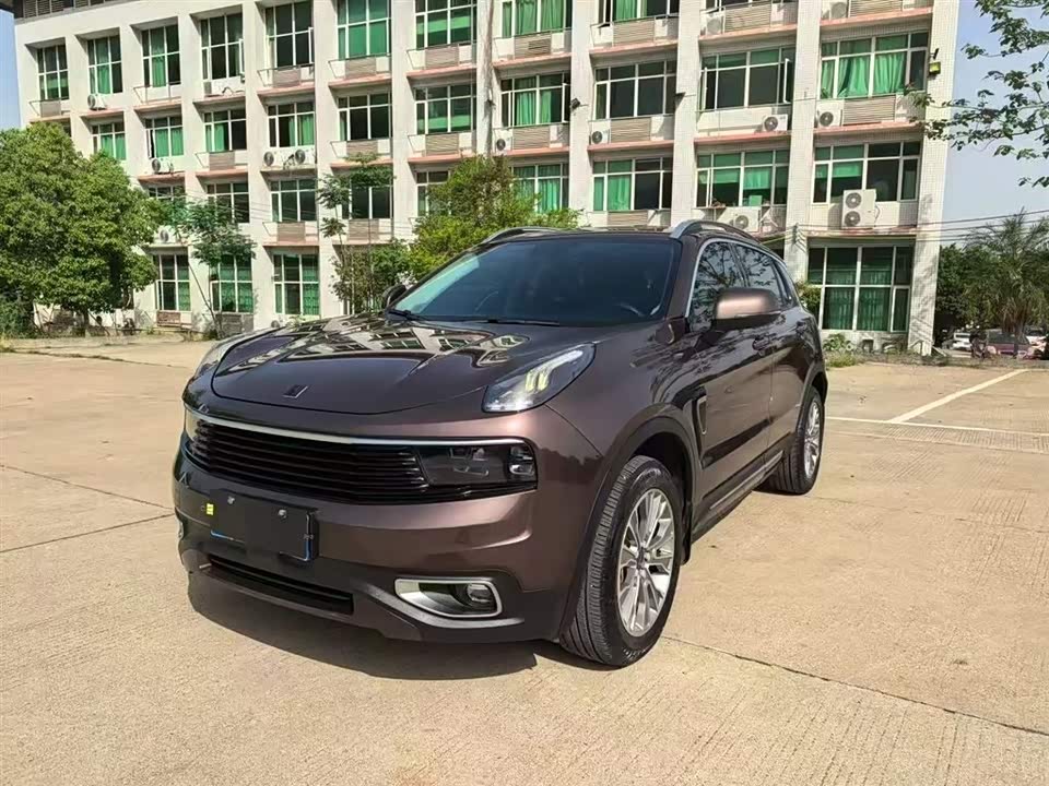 Lynk & Co 01