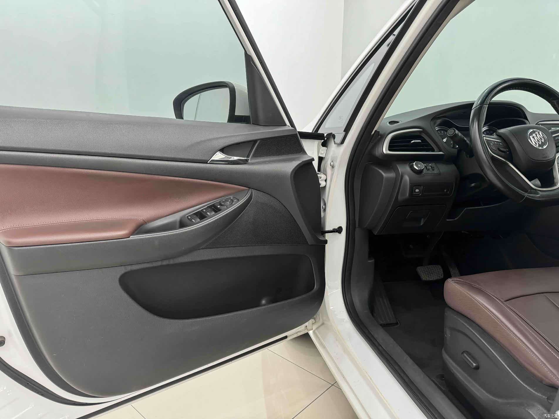 Buick GL6, 2018 13