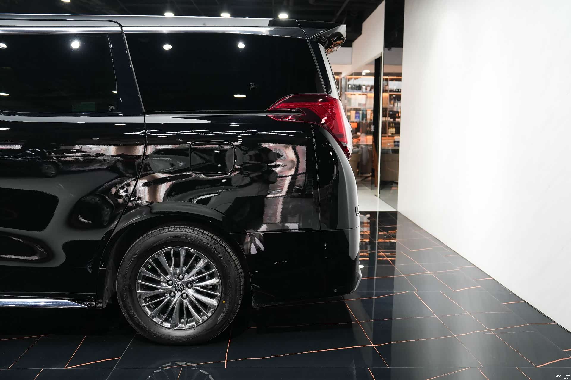 Toyota Alphard, 2022 6