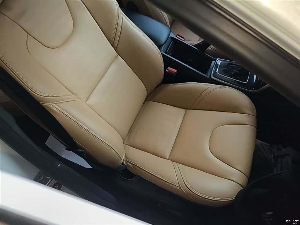 Volvo V40, 2019 25