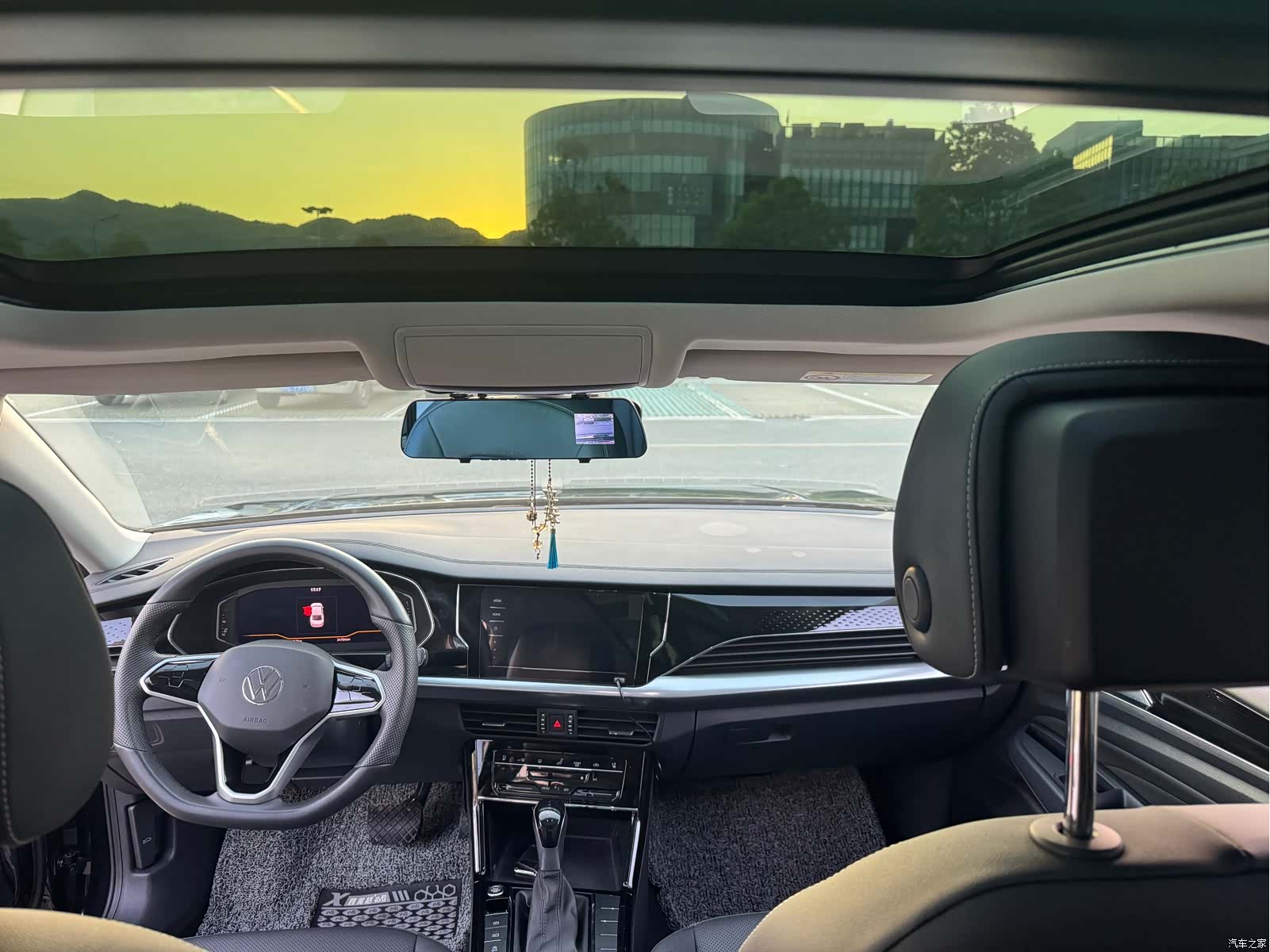 Volkswagen Passat, 2023 16