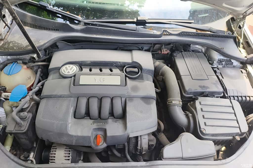 Volkswagen Sagitar, 2012 10