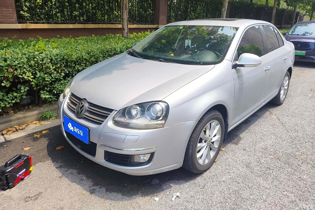 Volkswagen Sagitar, 2012 1
