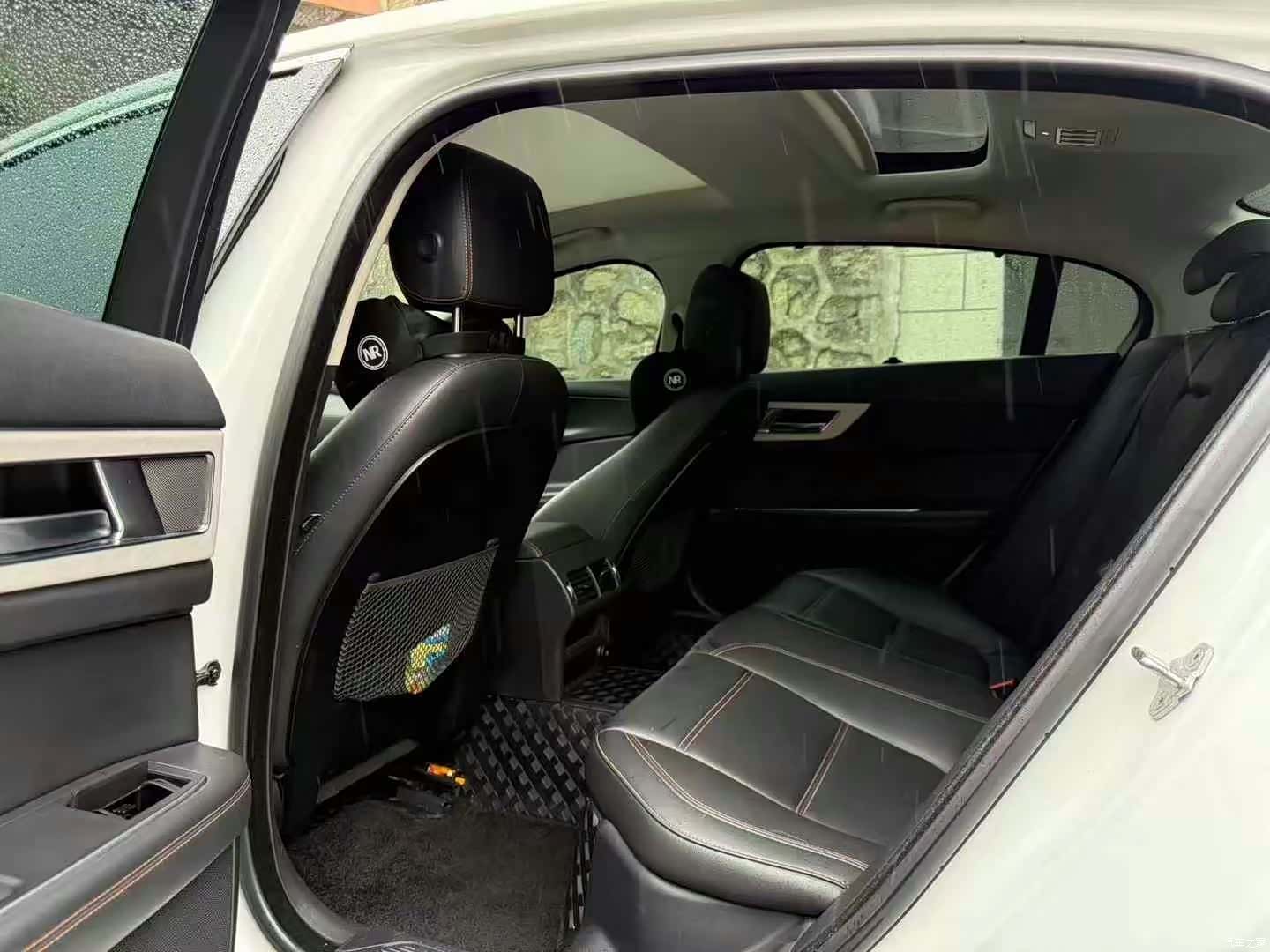 Land Rover XEL, 2018 4