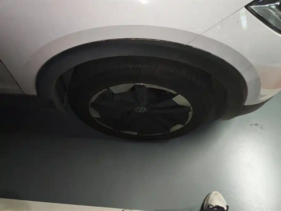 Volkswagen Exploring the shadow