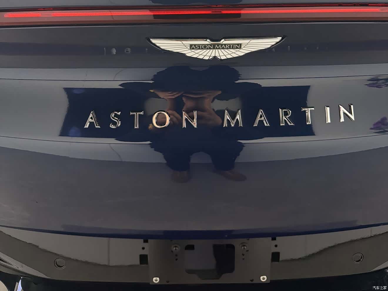 Aston Martin DBX, 1900 13
