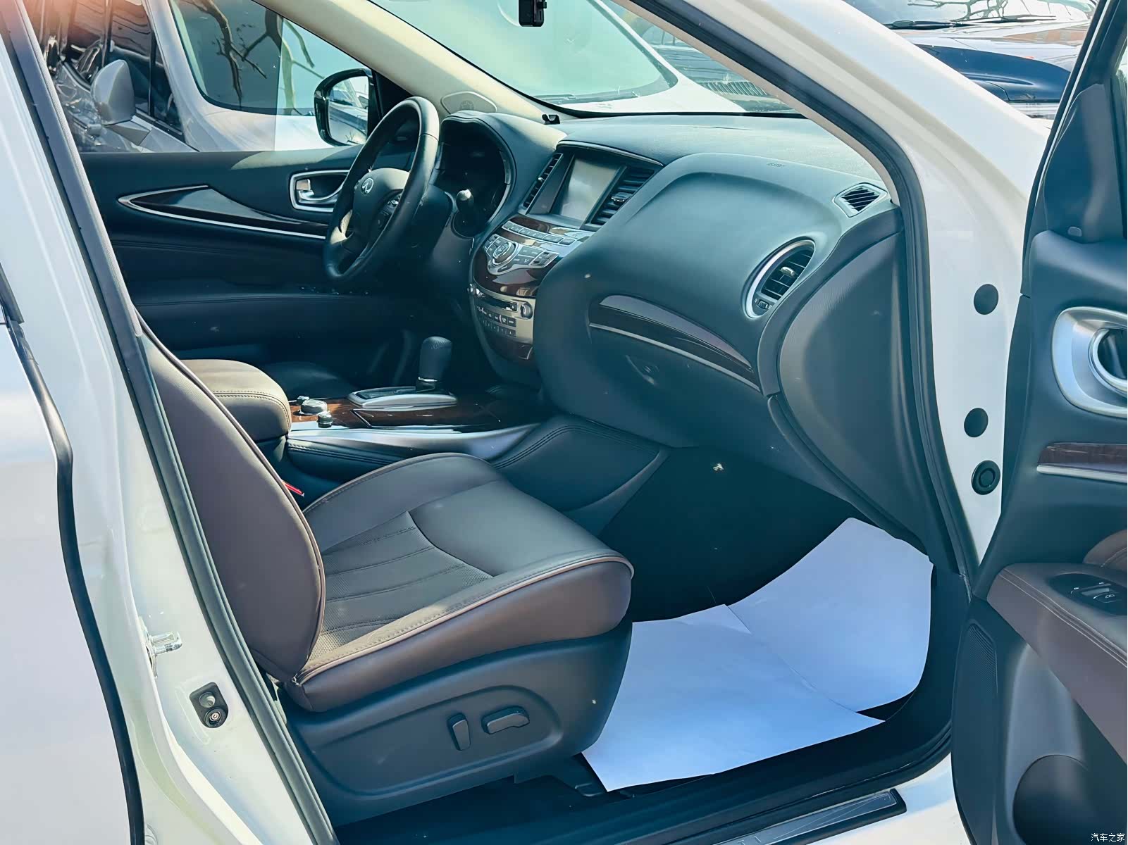 Infiniti JX35, 2014 25