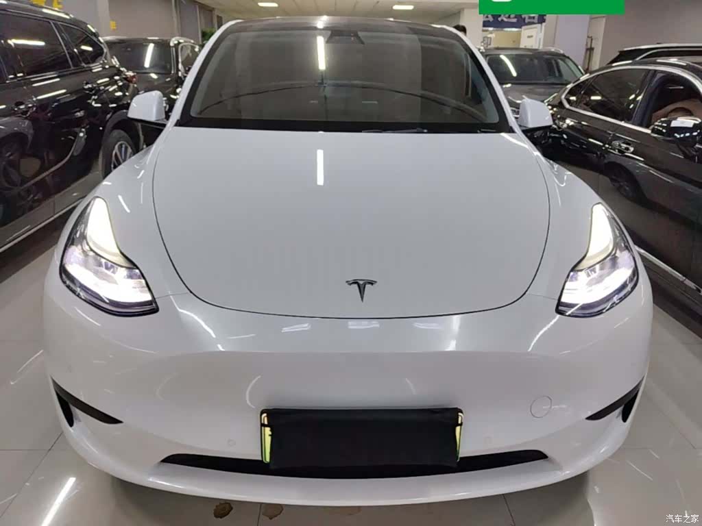 Tesla Model Y, 2022 3