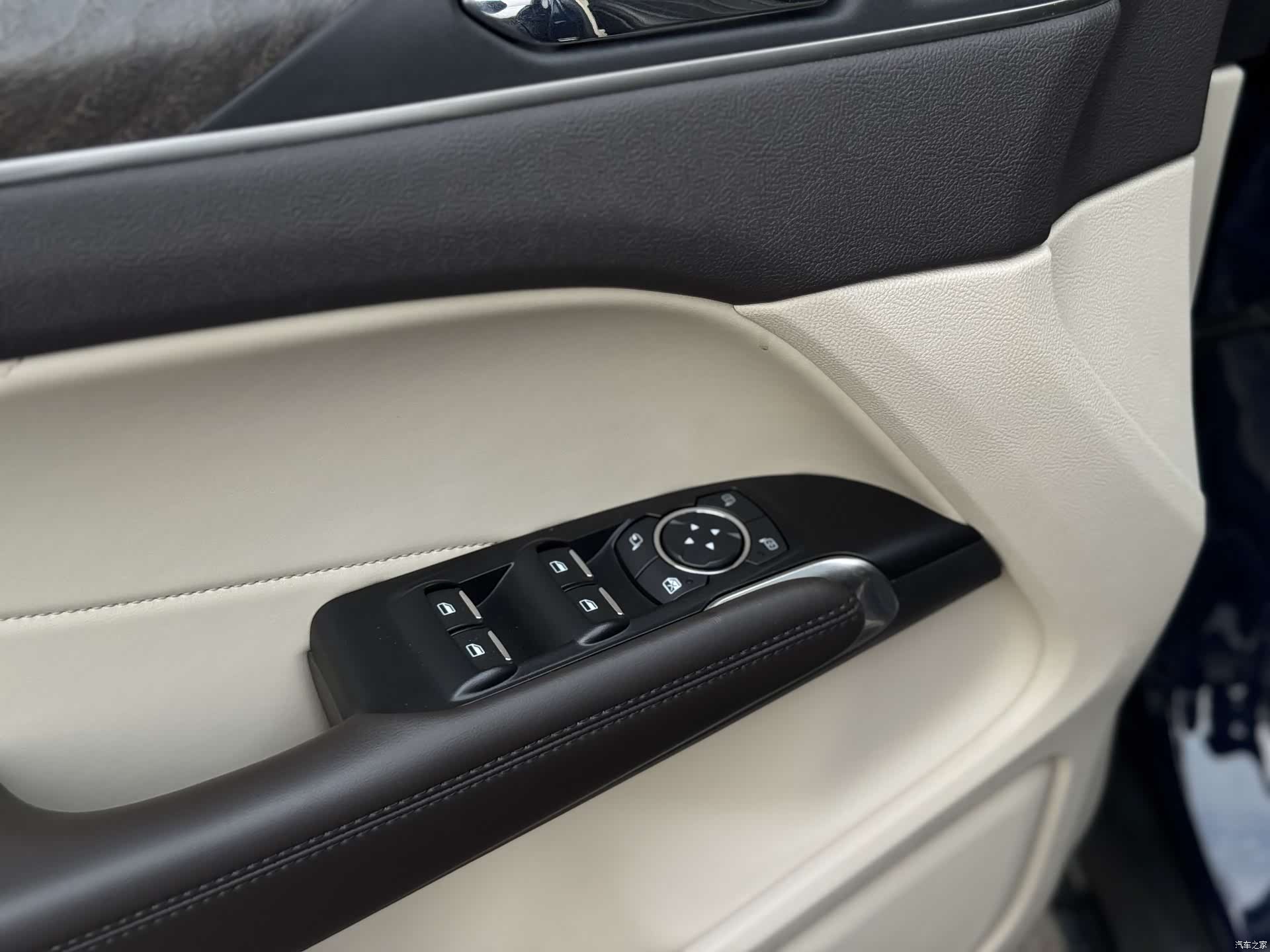 Lincoln MKC, 2020 6