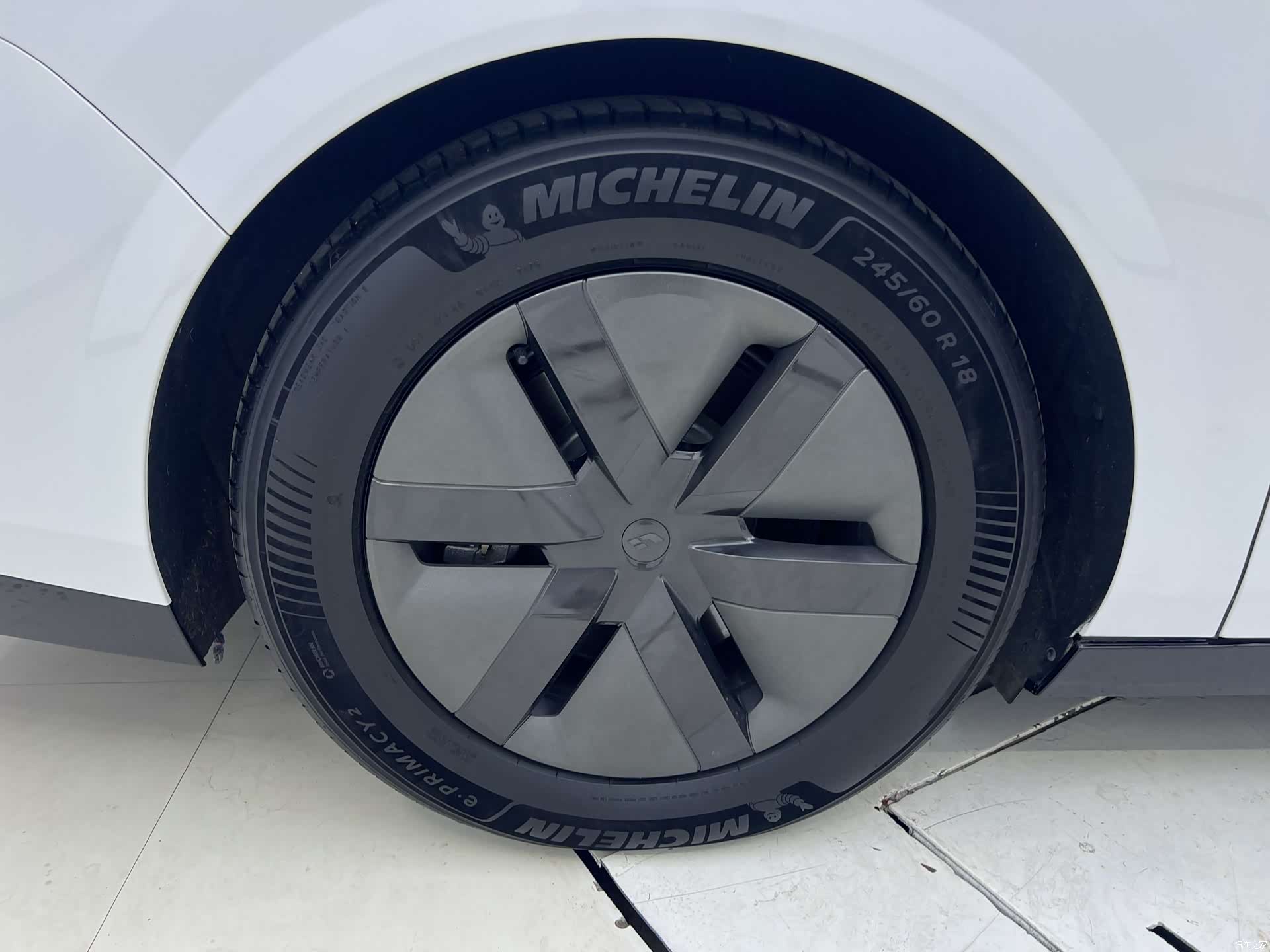 Li Auto MEGA, 2025 16