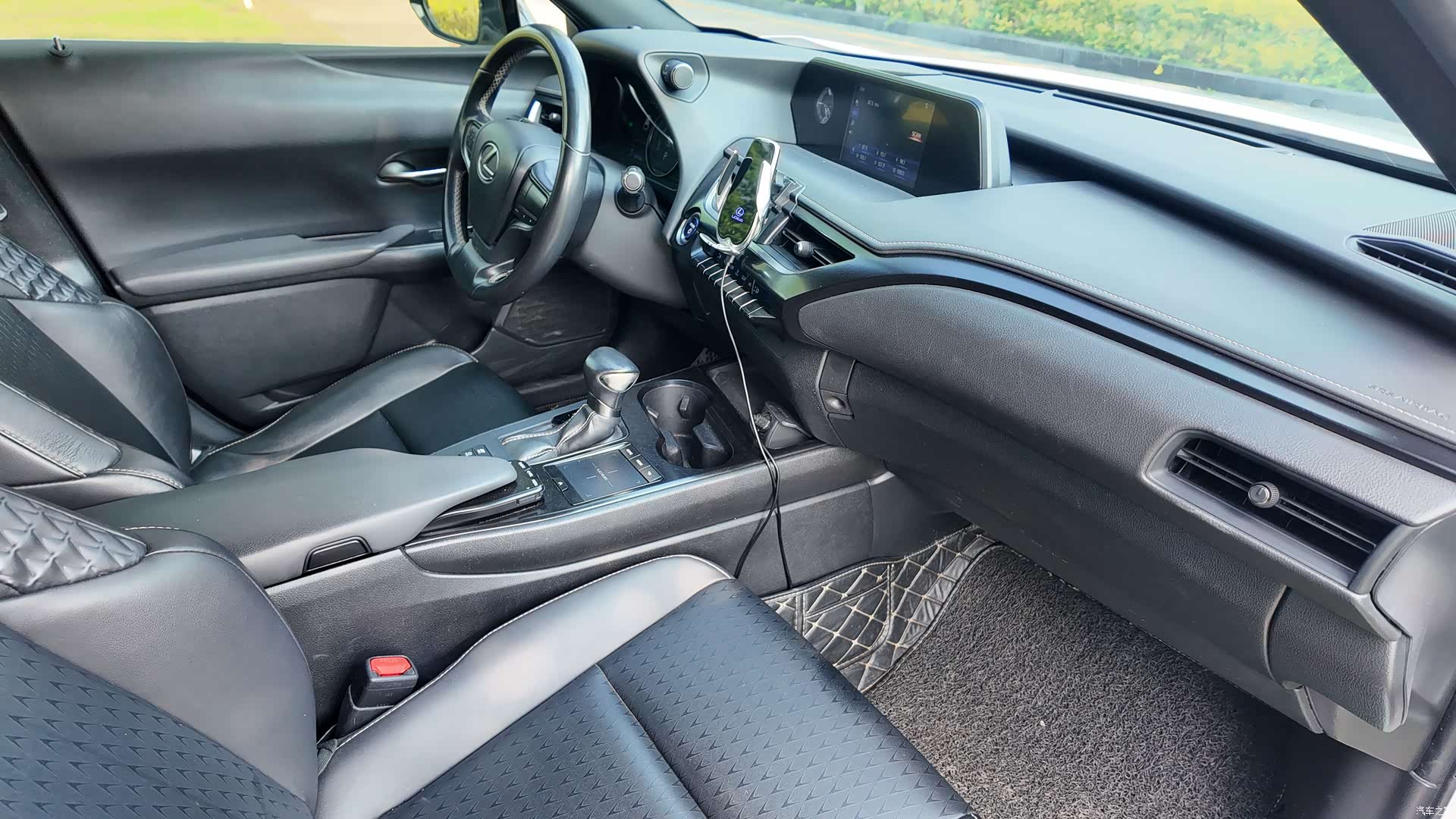 Lexus UX, 2019 27