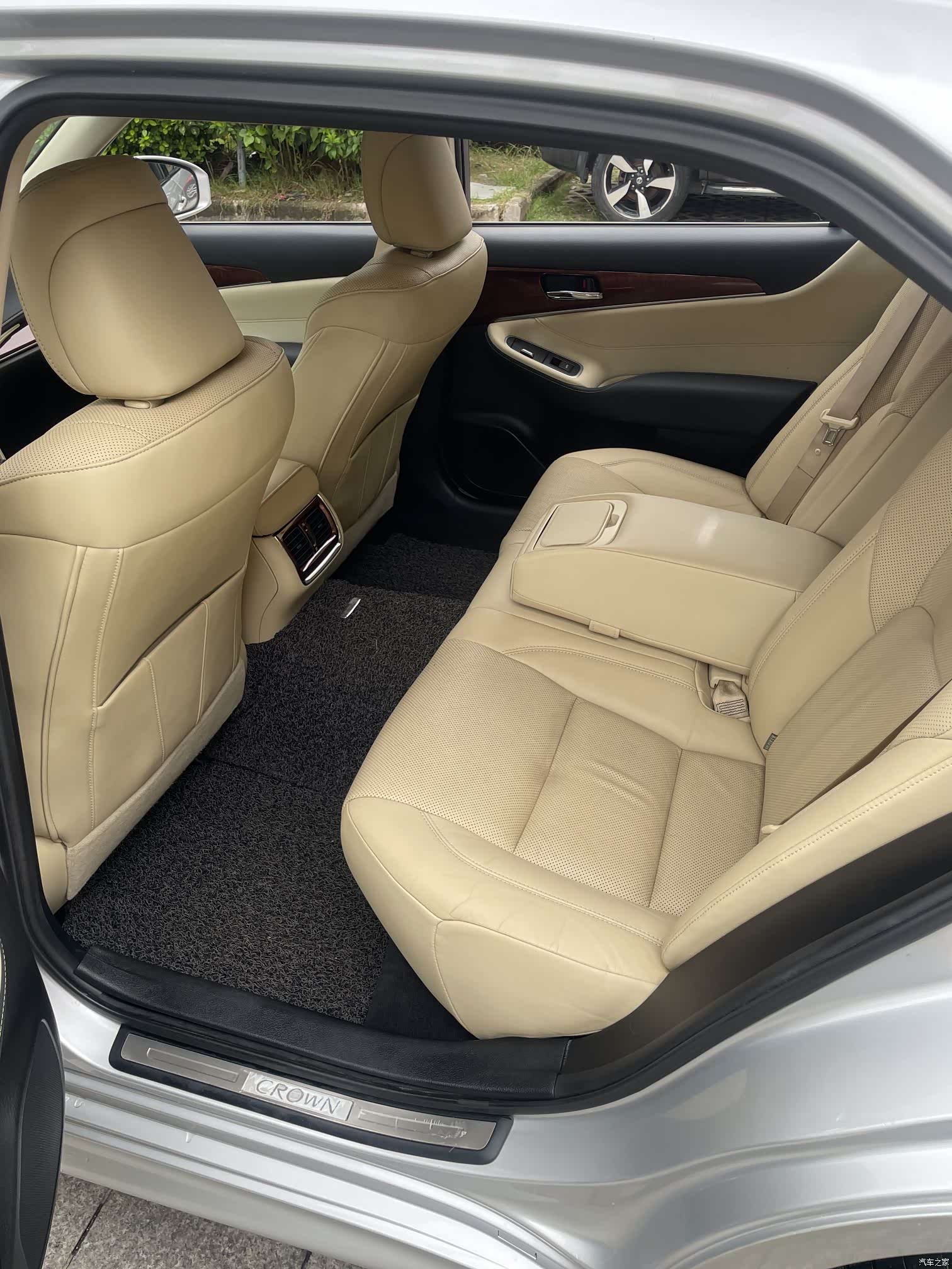 Toyota Crown, 2016 6