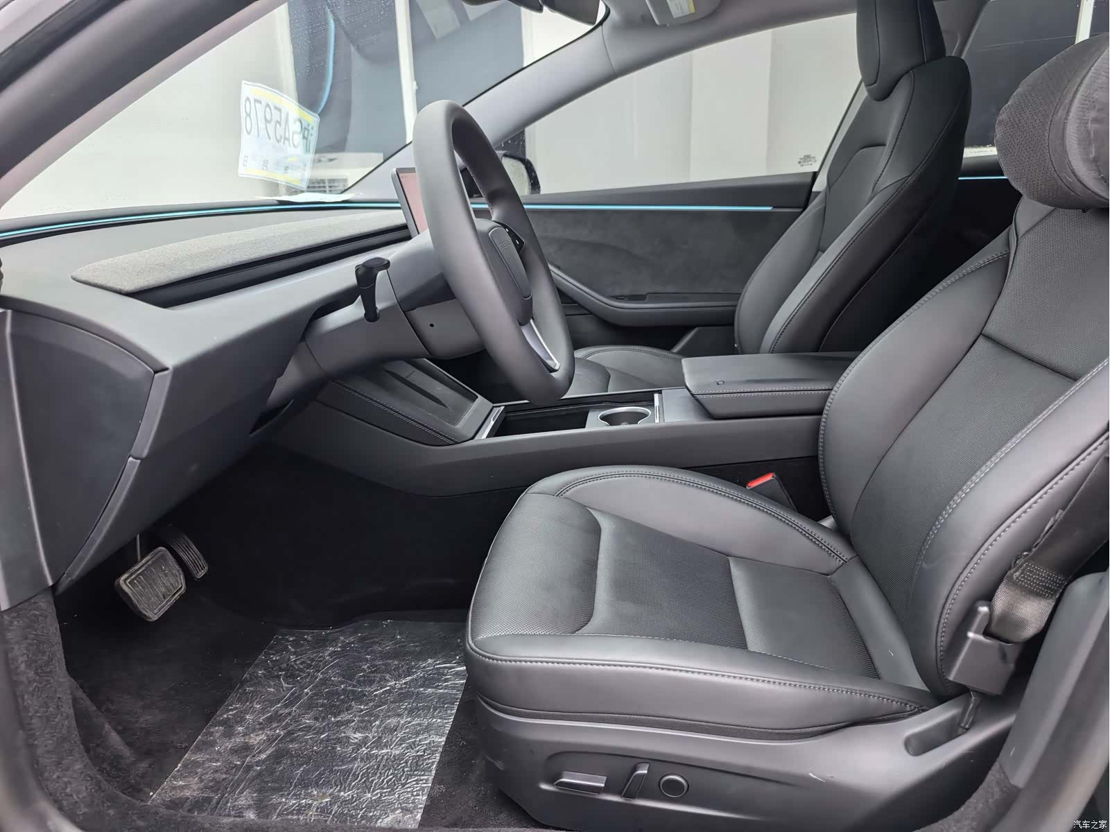 Tesla Model 3, 2025 4