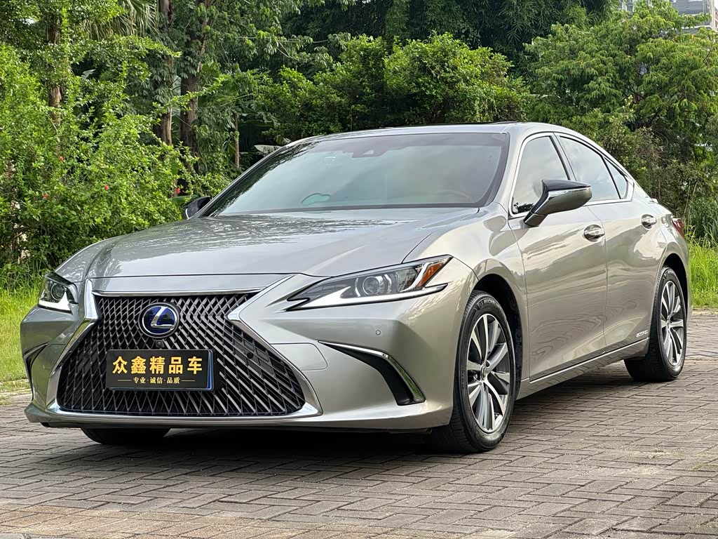 Lexus ES