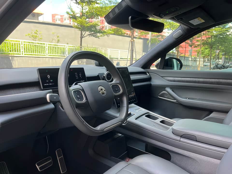 NIO ES8