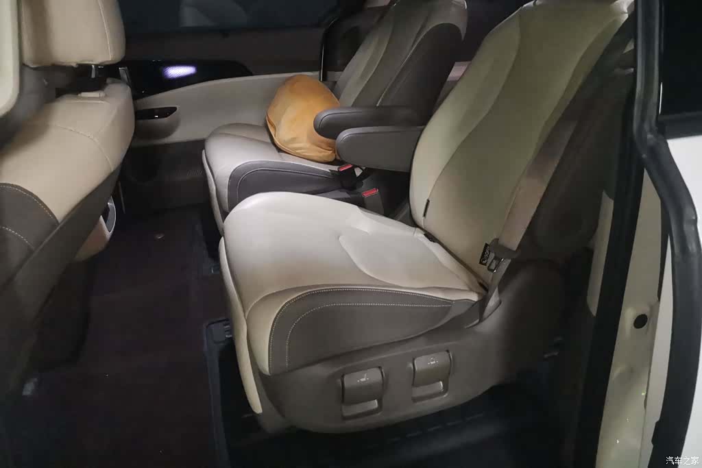 Kia Carnival, 2024 11