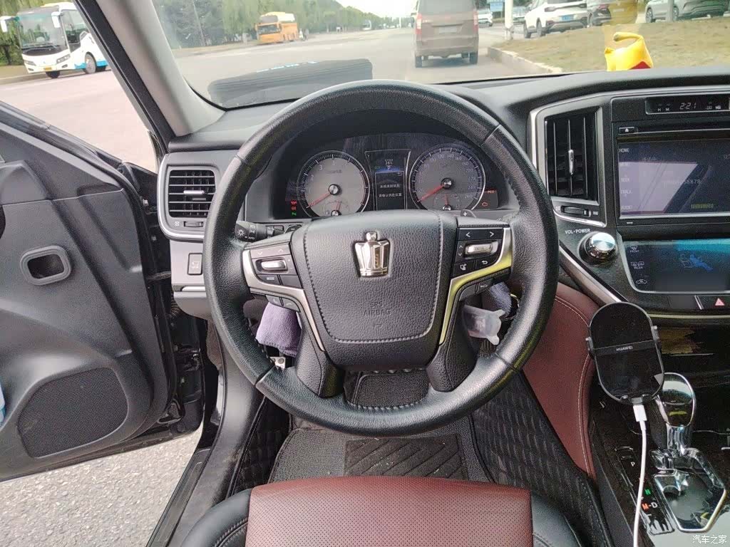 Toyota Crown, 2018 3