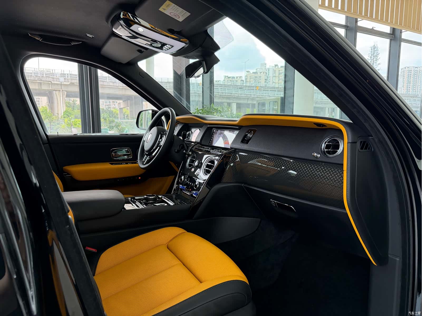 Rolls-Royce Cullinan, 2022 10