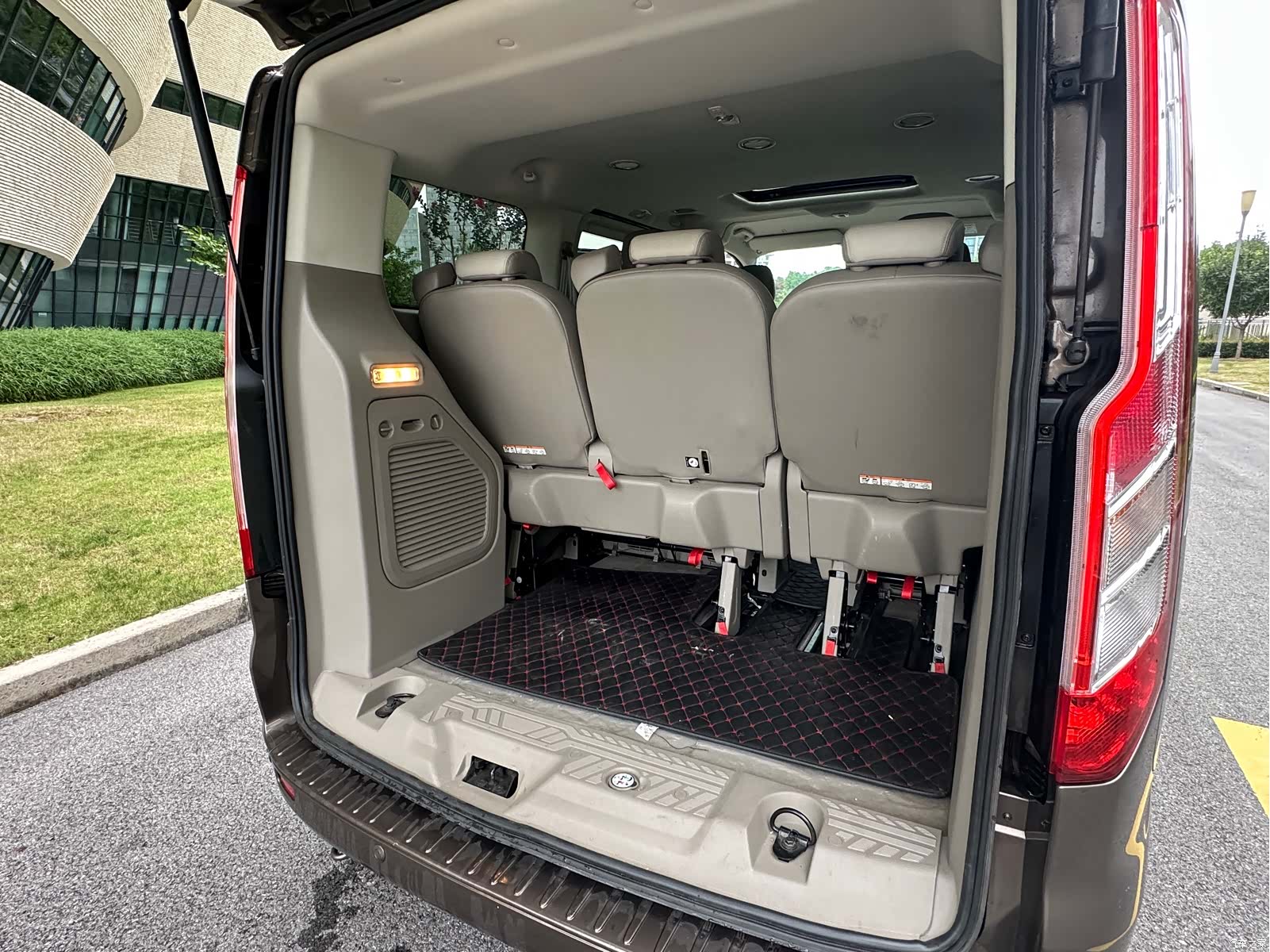 Ford Tourneo, 2017 13