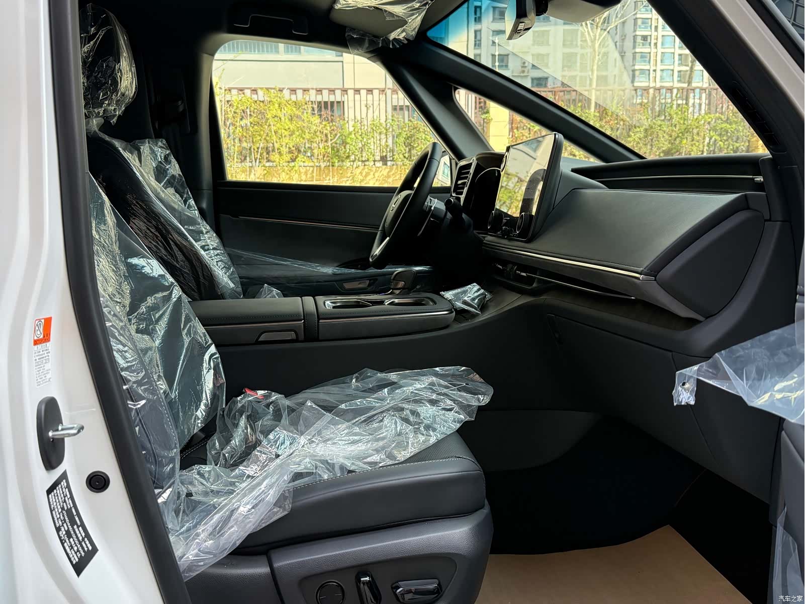 Lexus LM, 2025 17