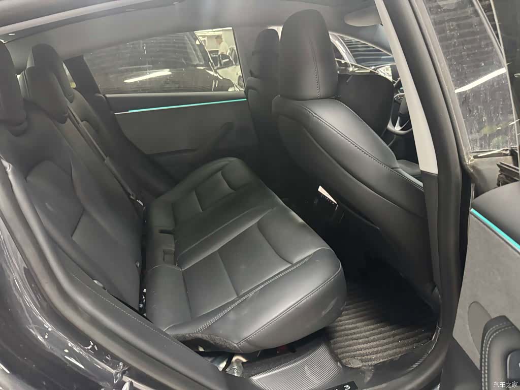 Tesla Model 3, 2025 7