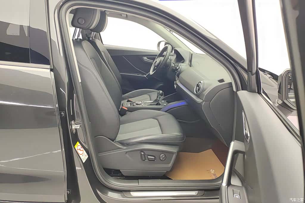 Audi Q2L, 2021 8