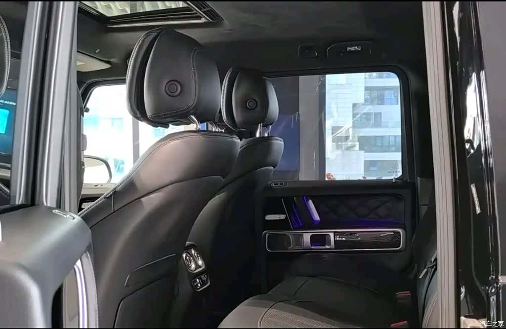 Mercedes-Benz G-Class, 2025 4