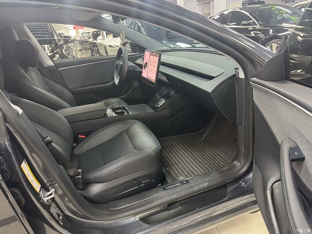 Tesla Model 3, 2025 6