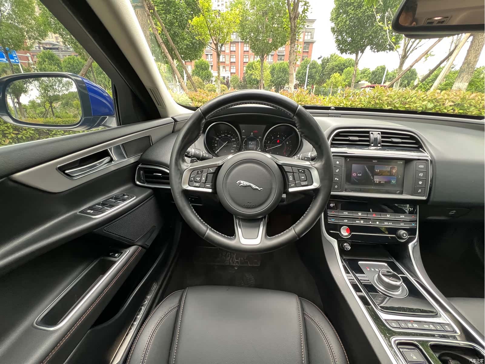 Land Rover XEL, 2018 12