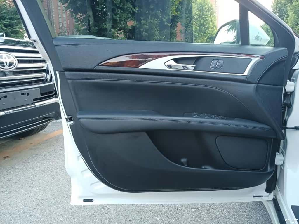 Lincoln MKZ, 2018 4