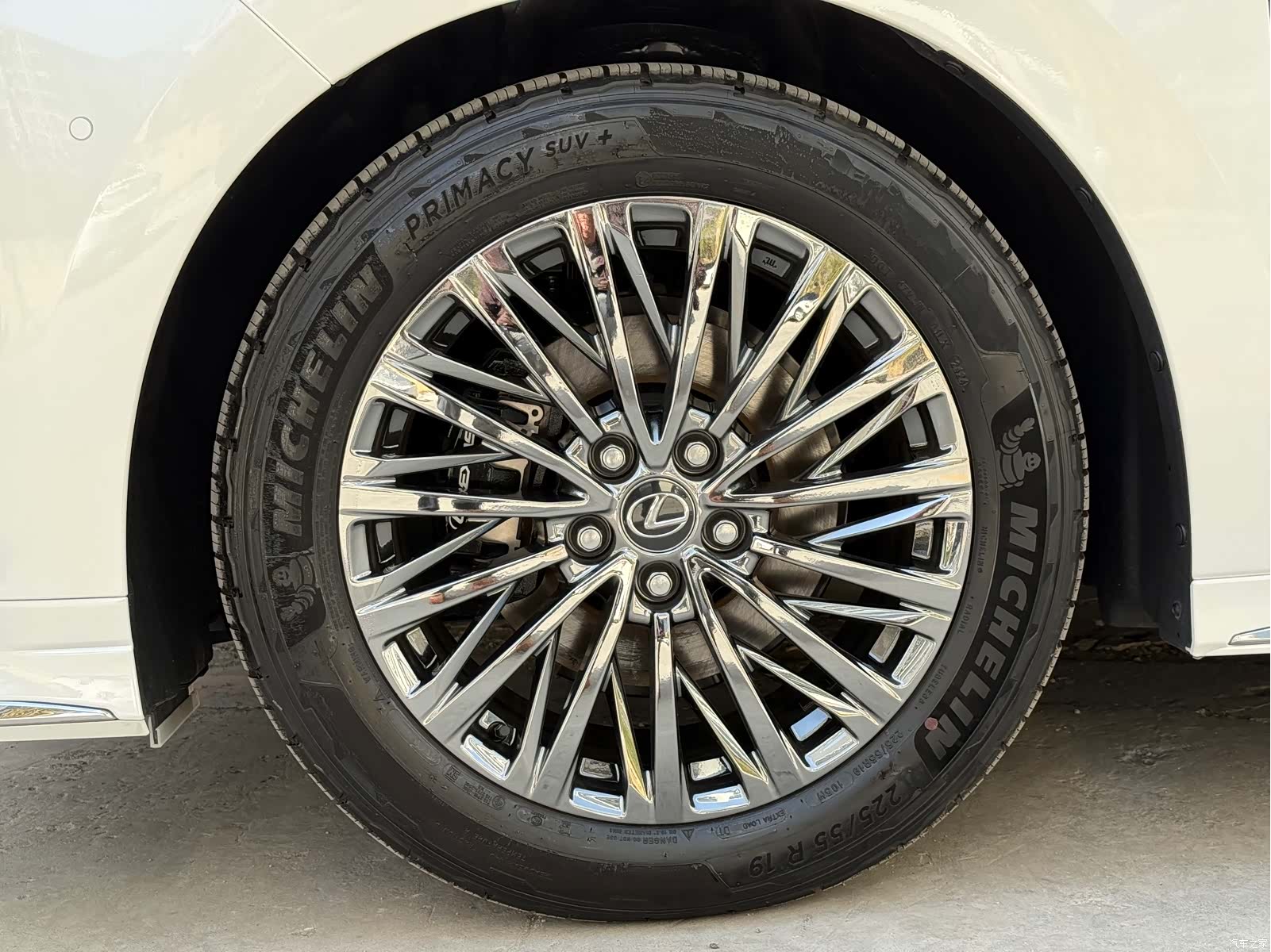 Lexus LM, 2025 10