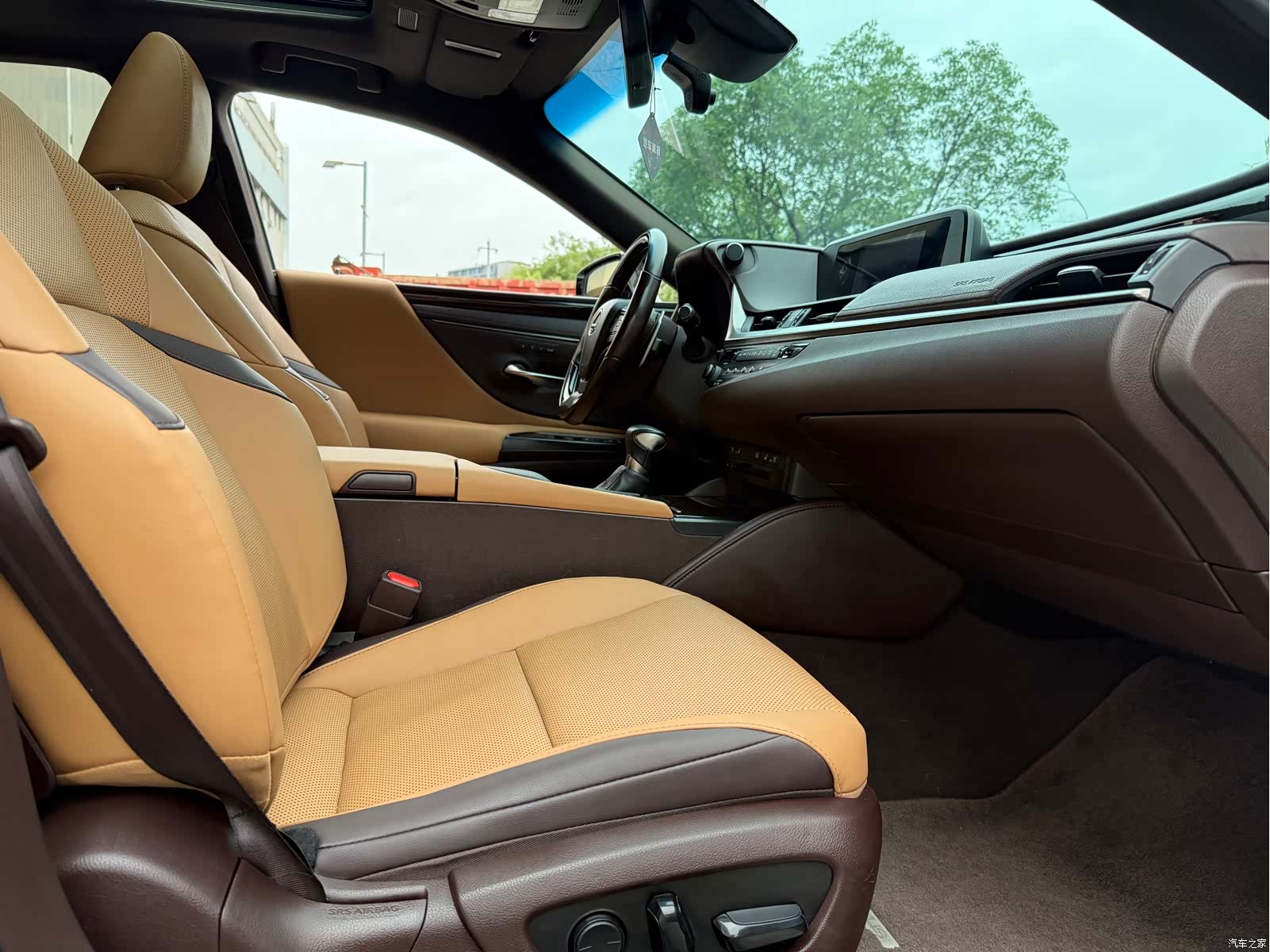 Lexus ES, 2019 12