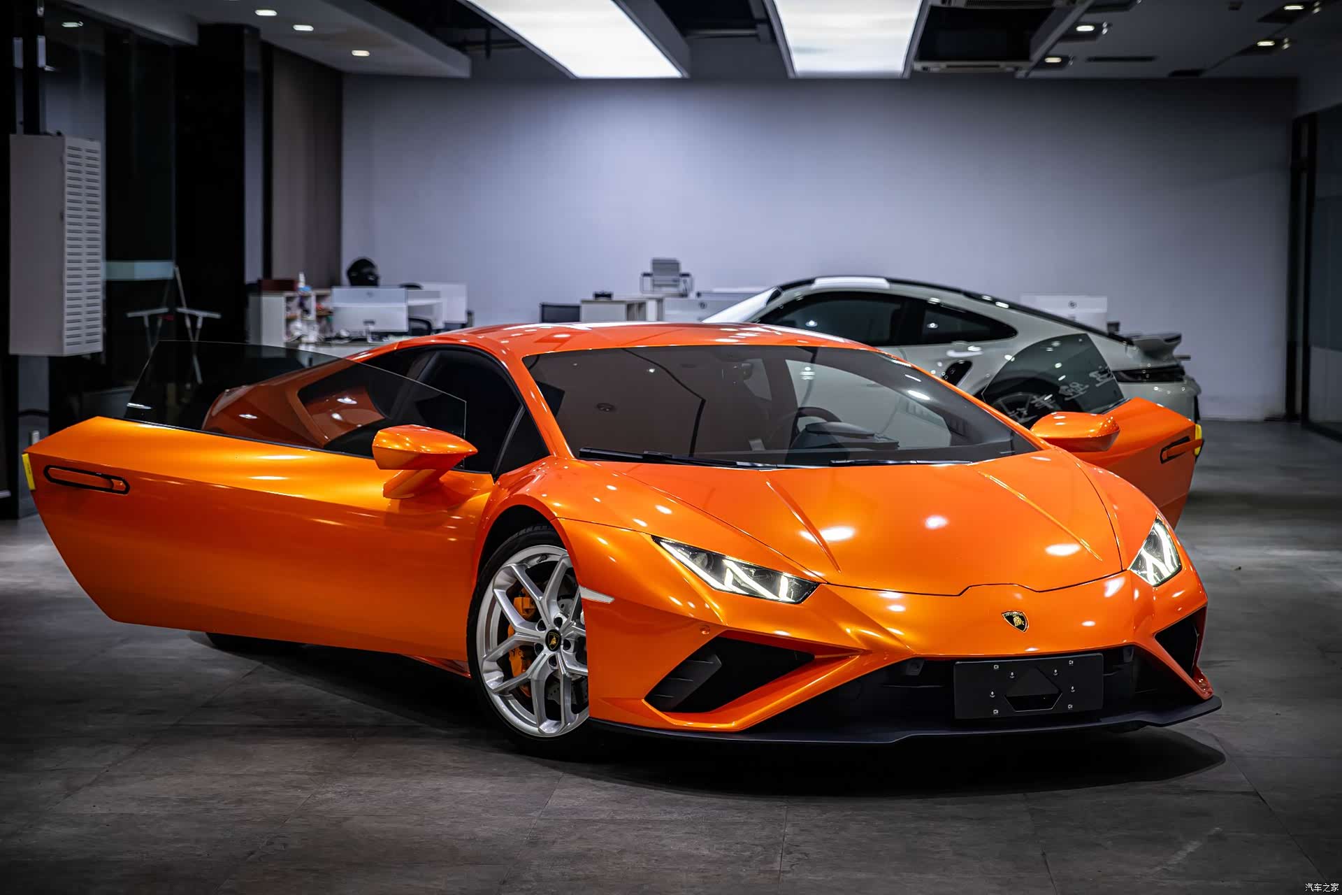 Lamborghini Huracán, 2023 все фото